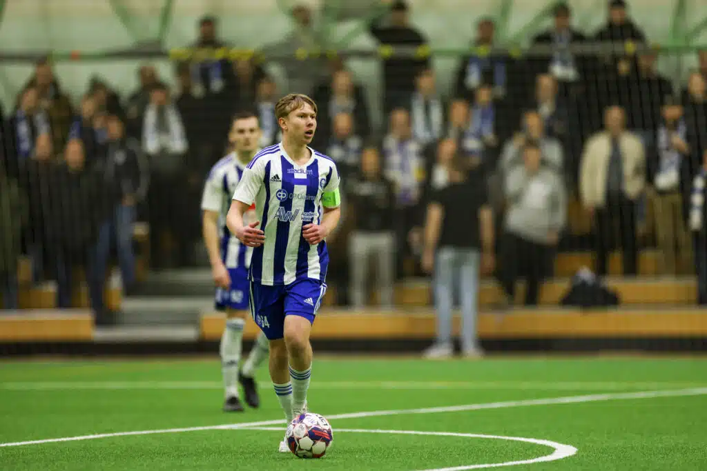 Gnistan hankki pallorosvon HJK:sta