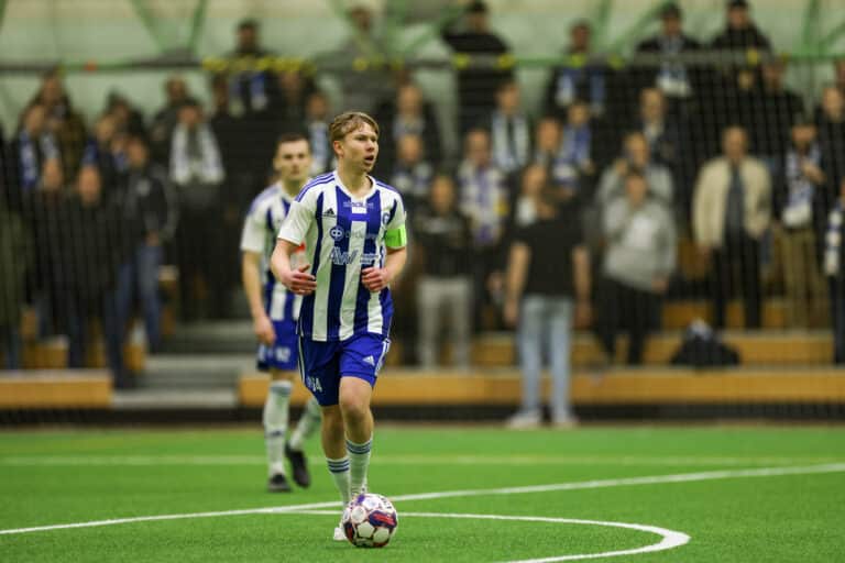 Gnistan hankki pallorosvon HJK:sta