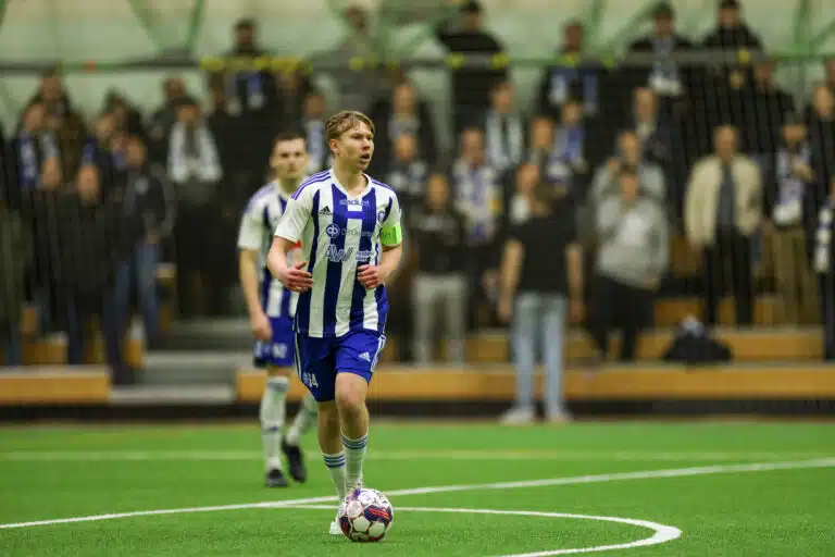 Gnistan hankki pallorosvon HJK:sta