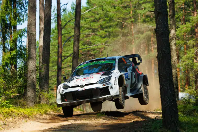 Oliver Solbergin putki napsahti poikki – Kalle Rovanperällä toivoton tehtävä (ek12)