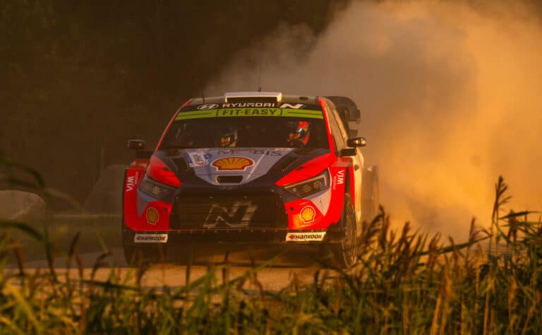 EK12: Virolainen lento ei ota loppuakseen – ”Todella kinkkiset olosuhteet”