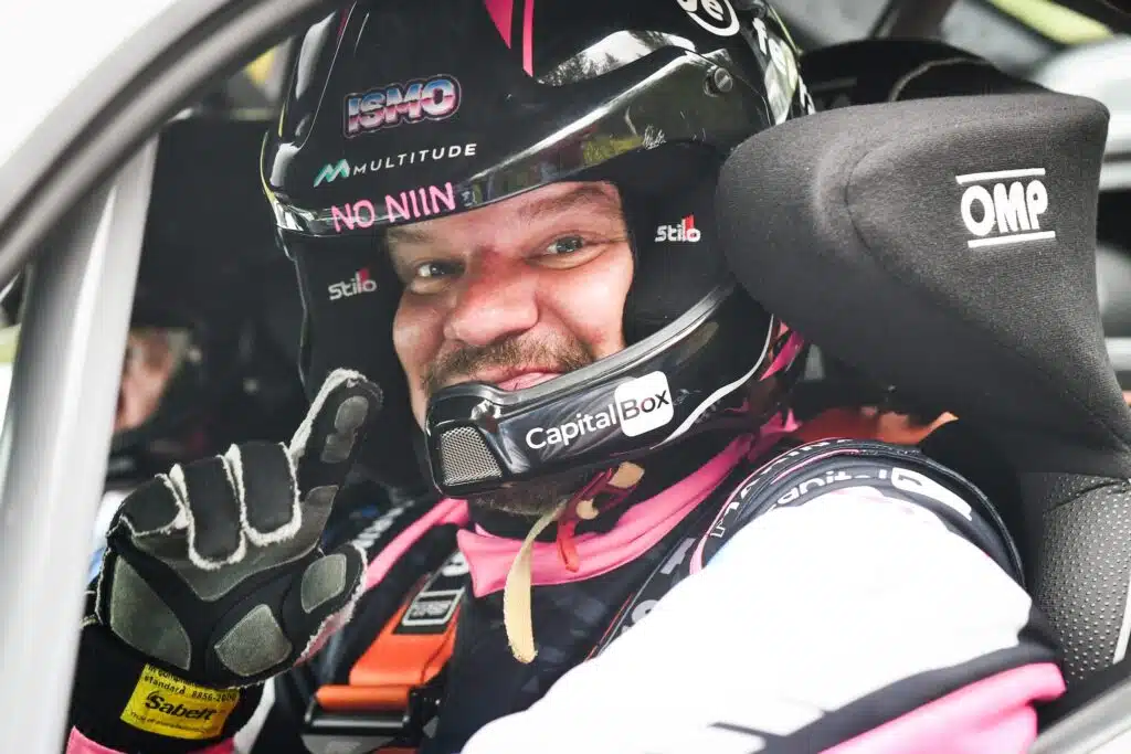 Ismo Leikola ajaa kilpaa Suomen MM-rallissa