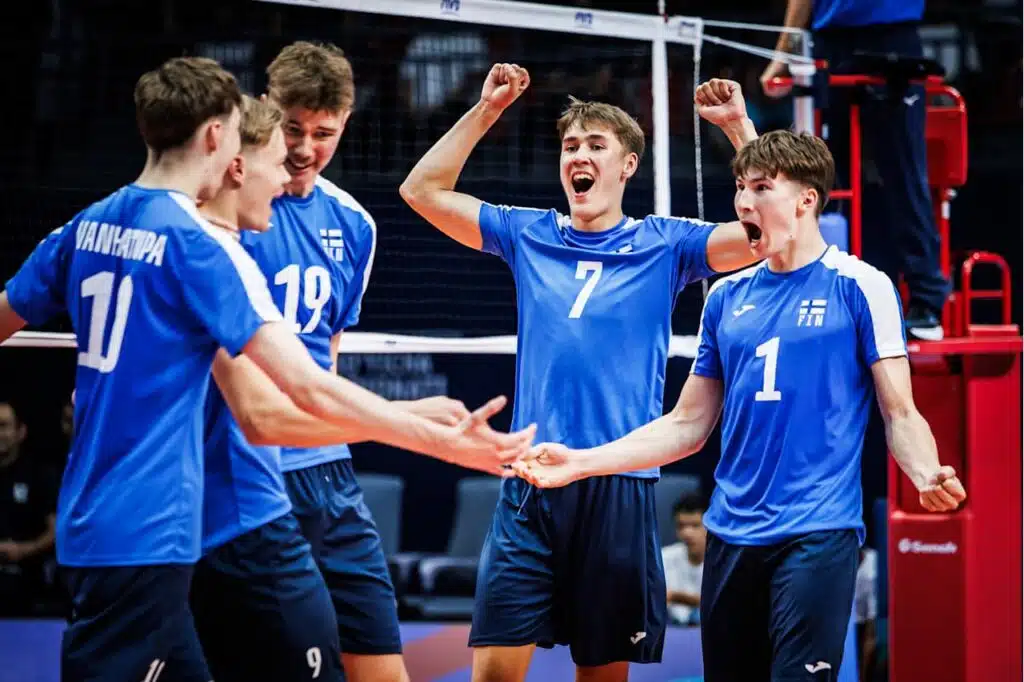 Nuorten lentopallomaajoukkue sensaatiomaisesti puolivälieriin – ”Upea esitys kovaan paikkaan”
