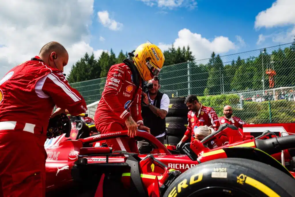 Punaiset liput heiluivat Monzan ensimmäisissä harjoituksissa – Ferrarit huudattivat kotiyleisöä