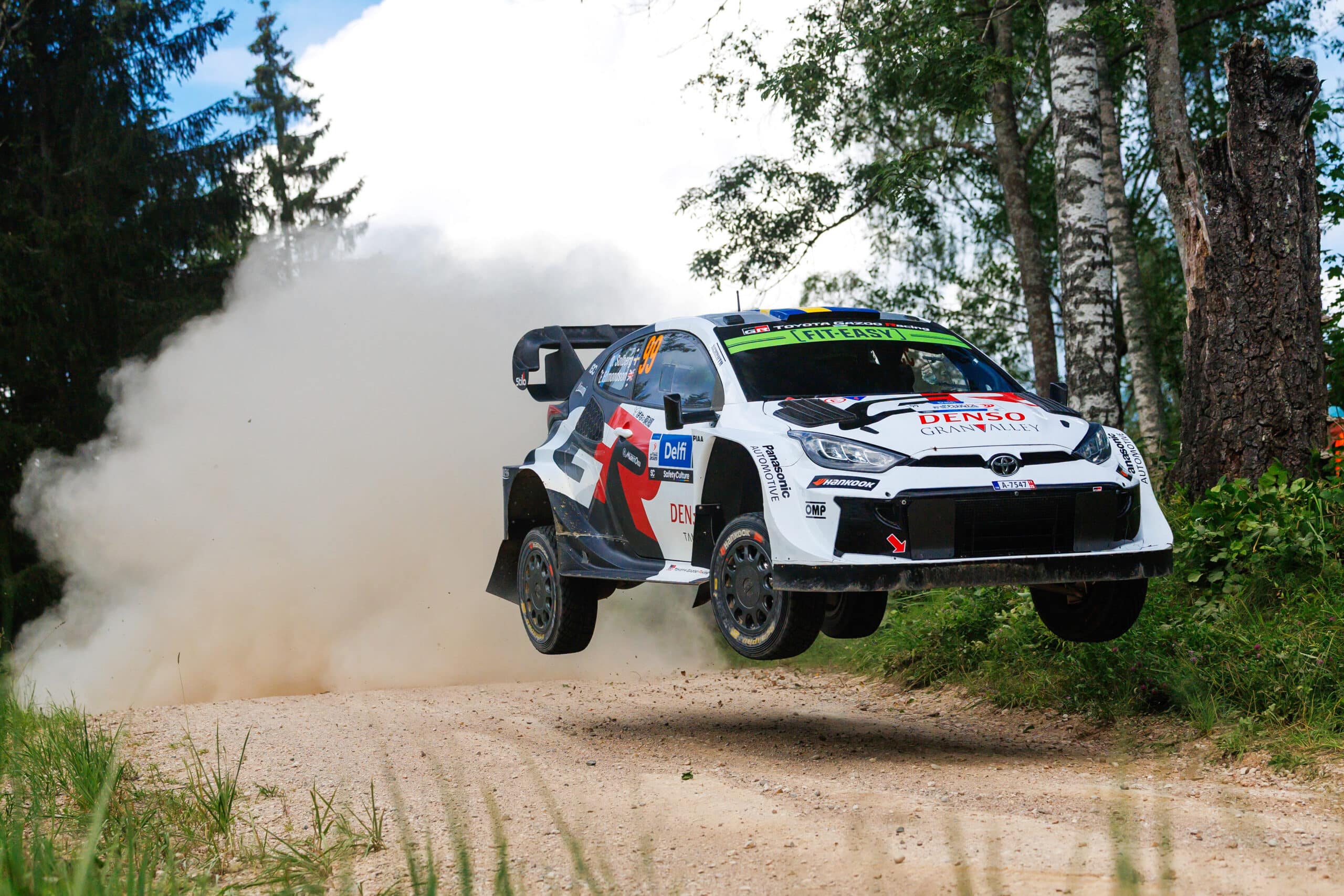 Rallin MM-sarjassa kärkipaikka vaihtui – Oliver Solberg rikkoi lähes 30 vuoden kirouksen