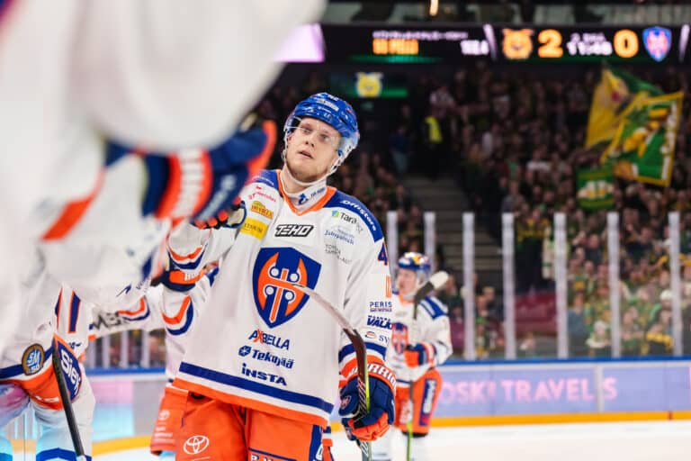 Tappara julkaisi kovan jatkosopimuksen – ulkomaalaispelaajan sopimus irtisanottu