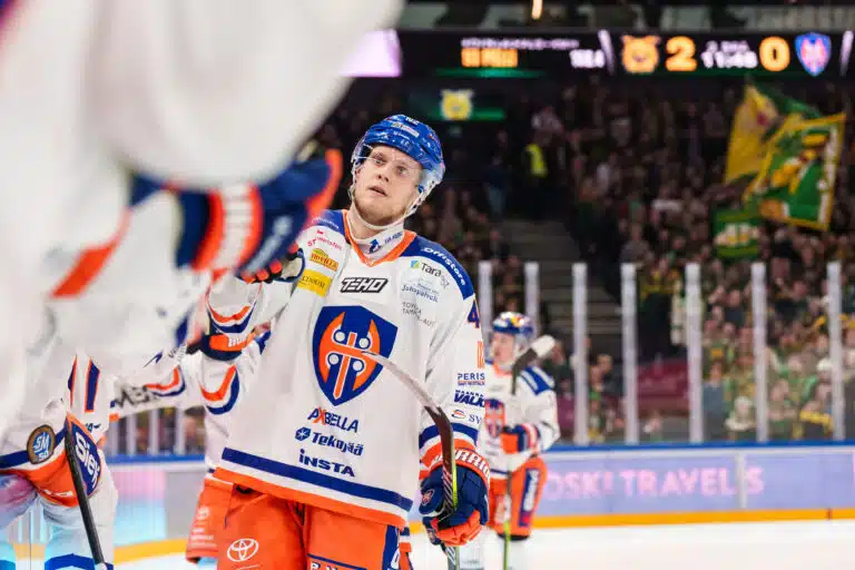 Tappara julkaisi kovan jatkosopimuksen – ulkomaalaispelaajan sopimus irtisanottu