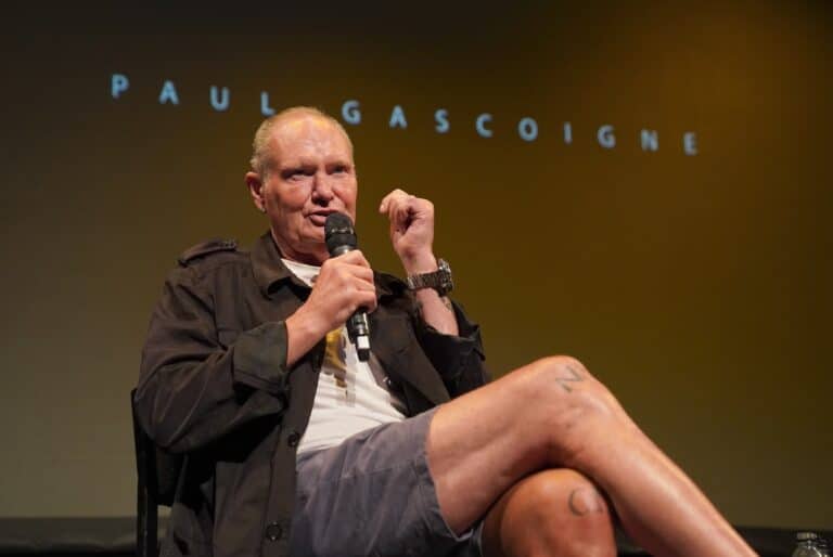 Englantilaislegenda Paul Gascoigne tehohoidossa