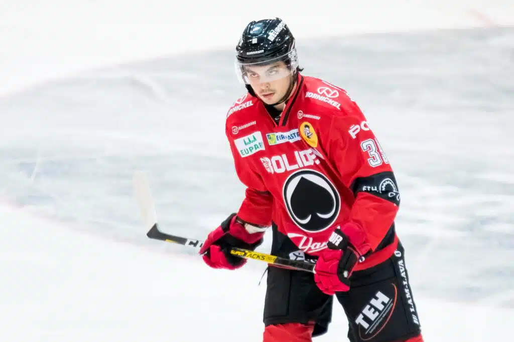 Lähtö tuli – Ässissä pelanneelle kanadalaistähdelle monoa