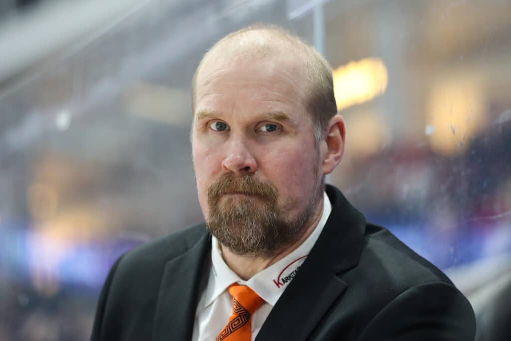 Sami Heleniukselle uusi pesti jääkiekon parista