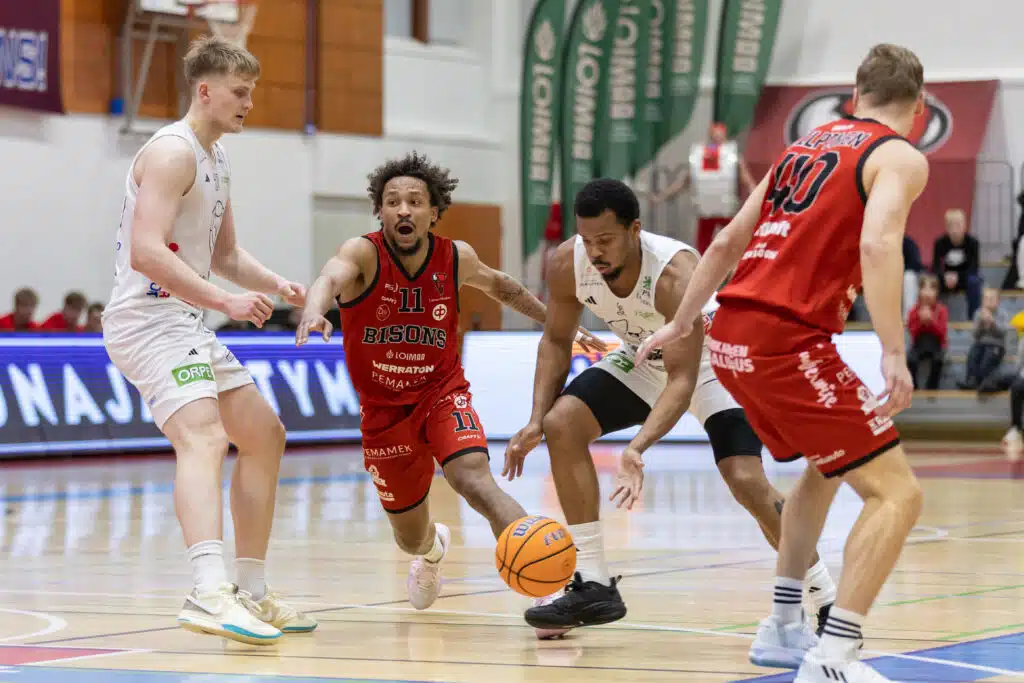 Korisliigan kanadalaistähti jatkaa Bisonsissa kohusta huolimatta: ”Otan kaiken vastuun”