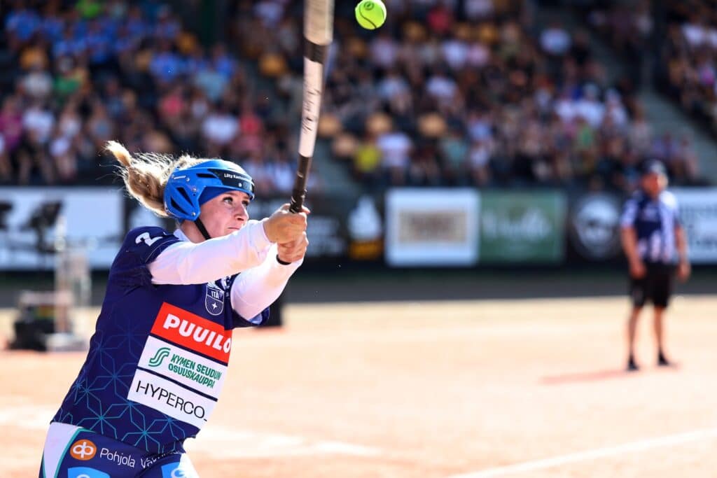 Pesäpallon kohutörmäyksestä pelikieltoa