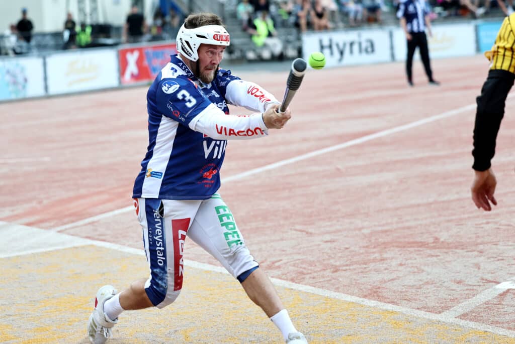 Tämä mies on nyt hirmuiskussa – palasi kuukauden pelaajaksi 10 vuoden tauon jälkeen Tämä mies on nyt hirmuiskussa – palasi kuukauden pelaajaksi 10 vuoden tauon jälkeen