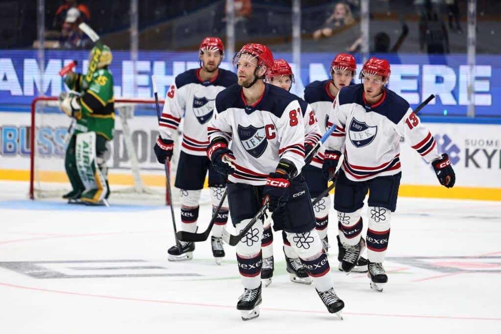 Yle: HIFK:n pelaajat joutuivat pakenemaan ulos kesken harjoitusten
