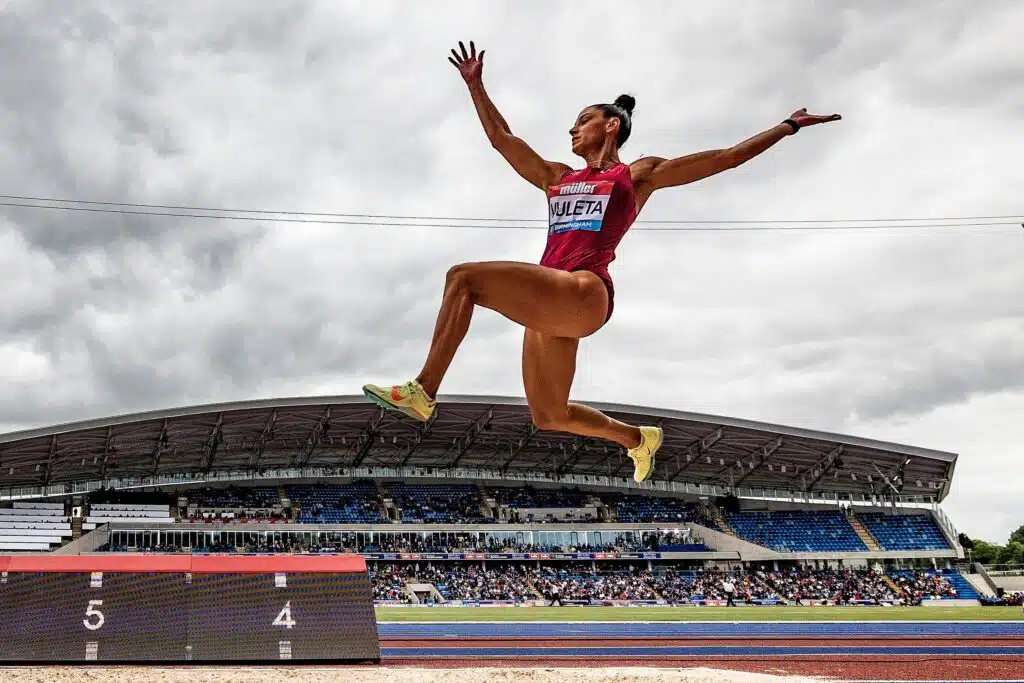 Yleisurheilun serbikaunotar teki shokkipäätöksen – tästä on kyse