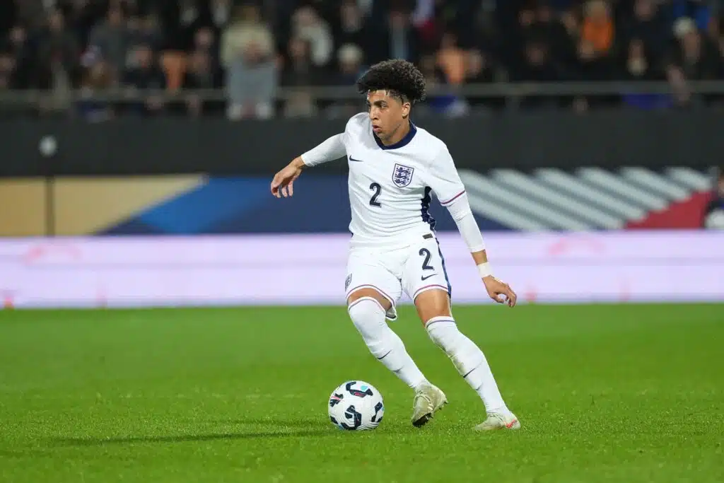 Englannin superlupaukselle jatkosopimus – Valioliigan kestomenestyjällä oli myös toinen vaihtoehto