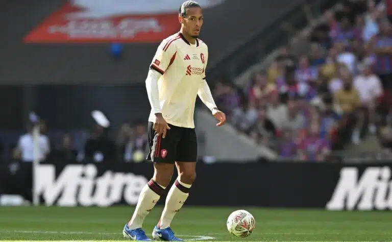 Liverpool-kapteenilta selvä viesti joukkuetoverilleen: ”Haluan hänen jäävän”