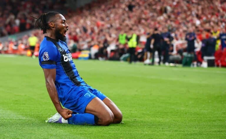 Valioliiga-jätit kilpailevat sensaatiolaiturista Valioliiga-jätit kilpailevat sensaatiolaiturista