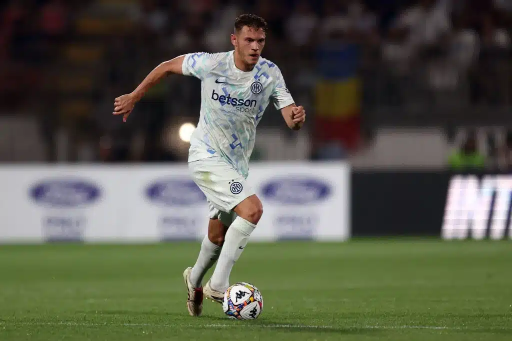 Serie A:n albanialaispelaaja pallottelee kolmen seuran välillä – tässä ne ovat