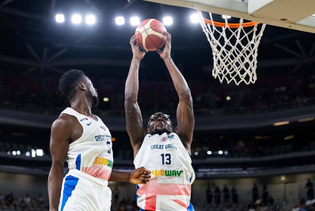 Missä brittifanit? – Tampereella hämmästellään koripallokulttuurin ”kehitysmaata”