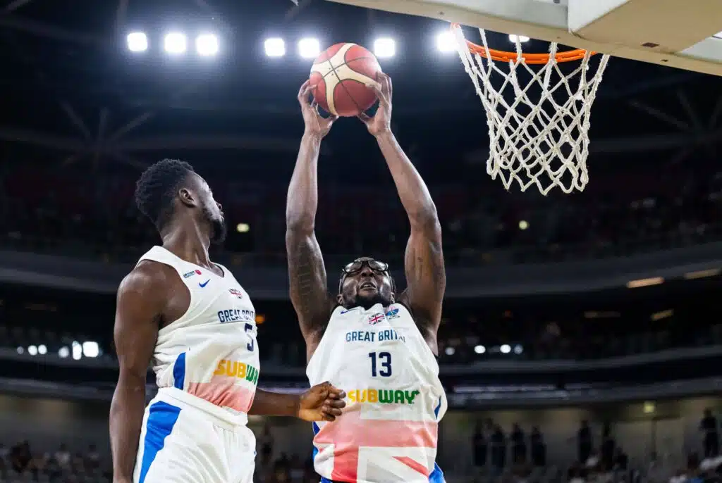 Missä brittifanit? – Tampereella hämmästellään koripallokulttuurin ”kehitysmaata”