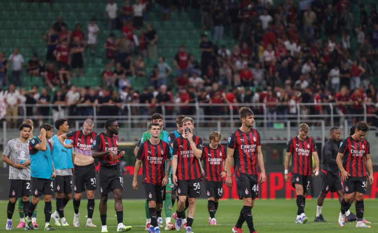 Jalkapallojätti rysäytti tiskiin hirmuisen sopimuksen Jalkapallojätti rysäytti tiskiin hirmuisen sopimuksen