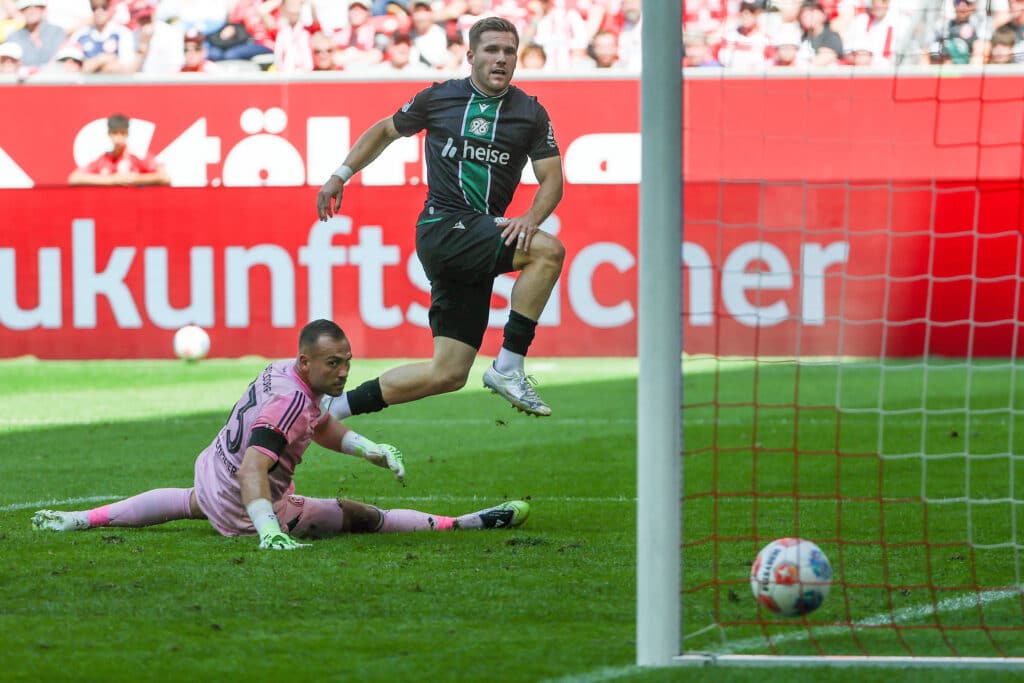 Verkko heilumaan: Benjamin Källmanilta huikea sisääntulo Saksassa