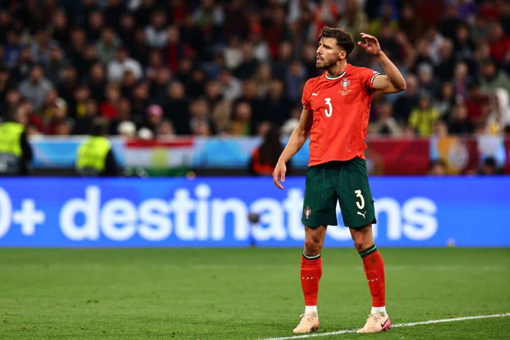 Nimet paperiin – Portugalin maajoukkuetähti jatkaa Valioliigassa
