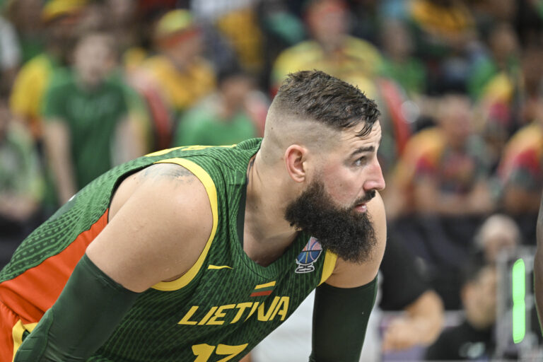 Liettuan NBA-mörkö armottomaan Baltian derbyyn