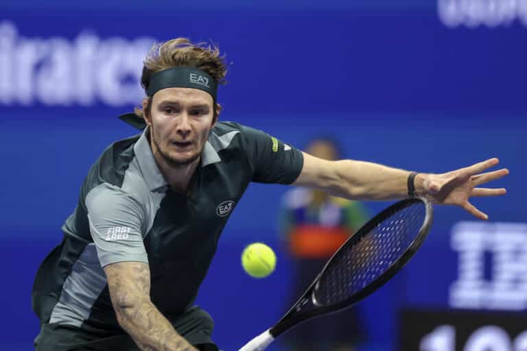 Vaikuttavaa kautta pelaava tennistähti pelasi vastustajalta jalat alta: ”Toivon parasta hänelle”