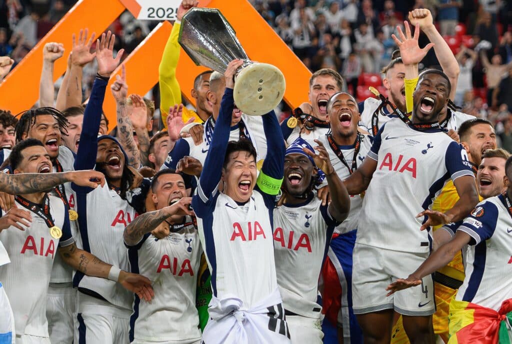 Valioliiga-seuran pomo lähtee – fanien riemu repesi