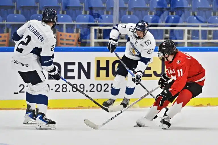 Sport kaappasi puolustajalupauksen – ”Erinomainen luistelija”