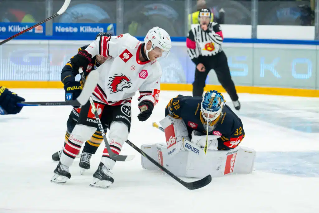 Antti Raanta loisti Lukon tolppien välissä