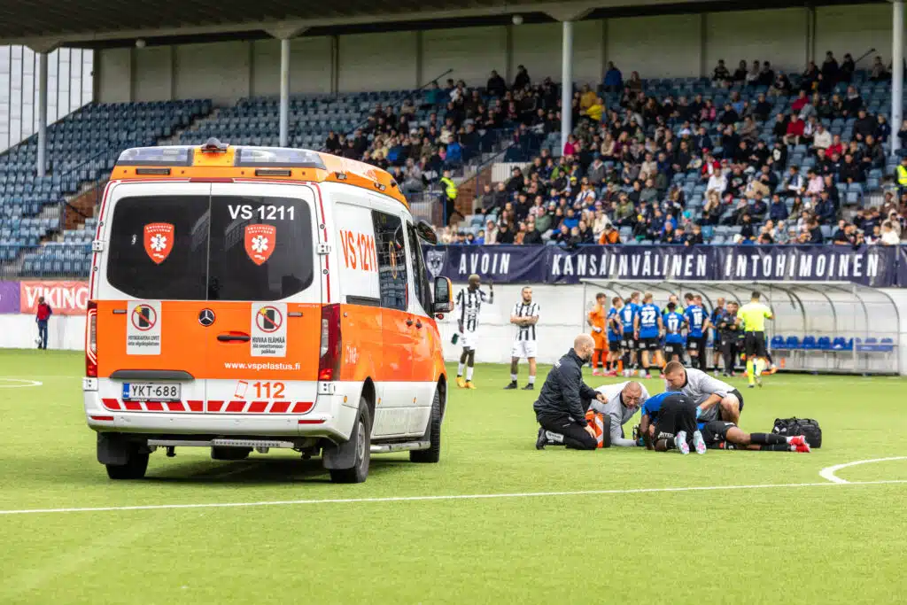 Inter voitti dramaattisella tavalla Veikkausliigan runkosarjan – ambulanssi kentällä