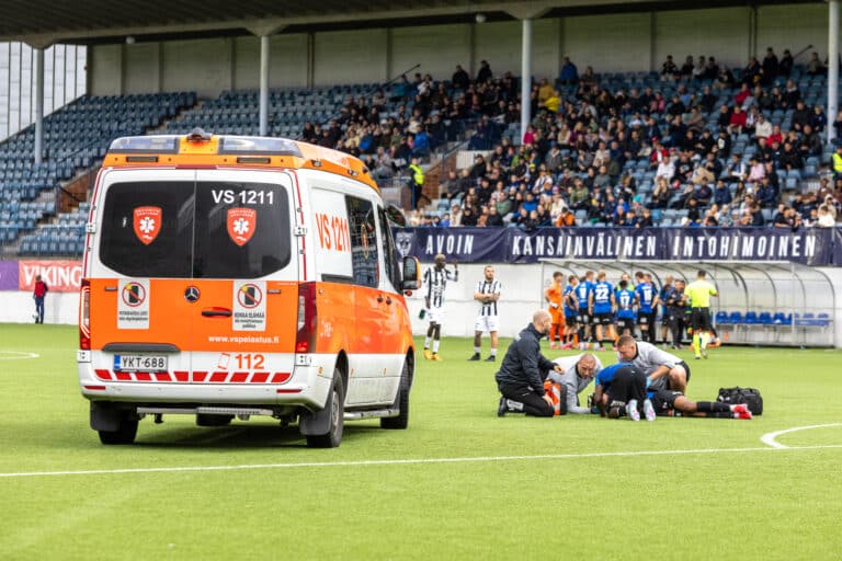 Inter voitti dramaattisella tavalla Veikkausliigan runkosarjan – ambulanssi kentällä