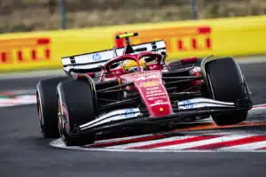 Lewis Hamilton väläytti Ferrarinsa erikoisasetta – kilpailijat pähkinöinä