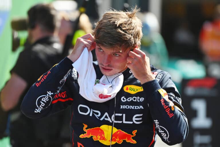 Red Bullin Max Verstappen ulos lähtöruudukosta