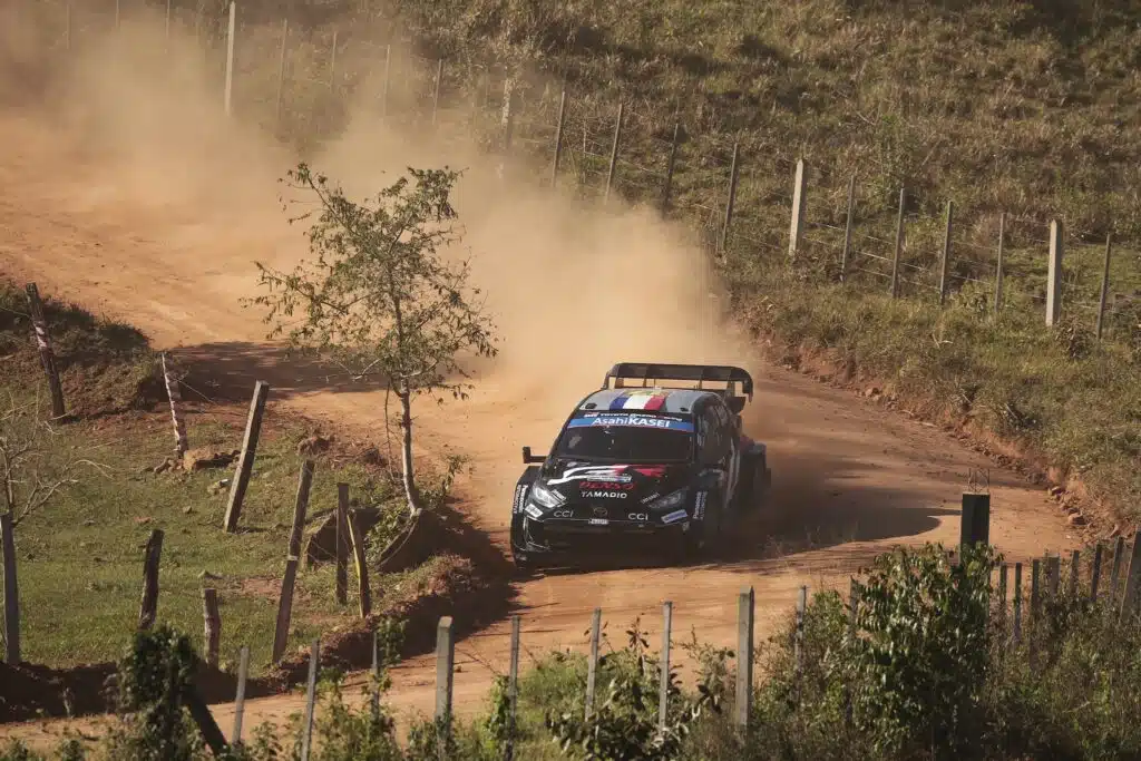 EK10: Kalle Rovanperä vastasi ranskalaistähden huippukyytiin – ero kärjessä tiivistyi