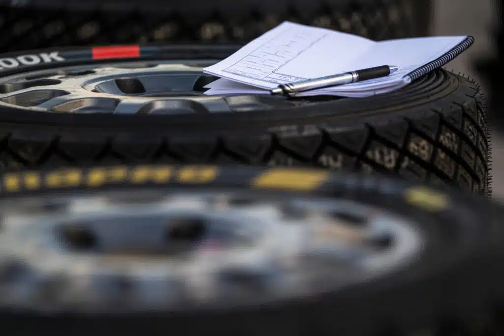 IS: Suomen MM-rallin EK12 on keskeytetty onnettomuuden vuoksi