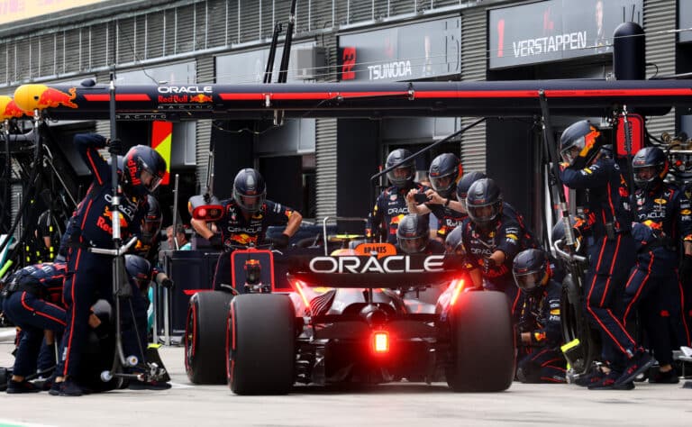 F1-talli antoi pomolle potkut – nyt uhkana on joukkolähtö