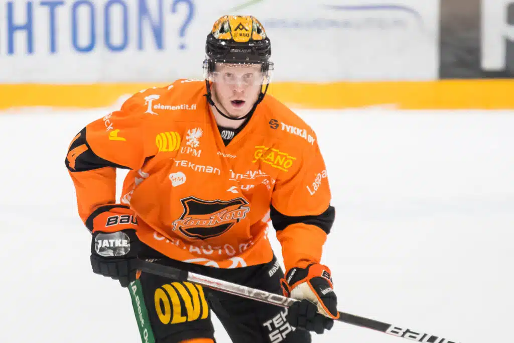 Yli 300 Liigaottelun suomalaissentteri vaihtaa joukkuetta