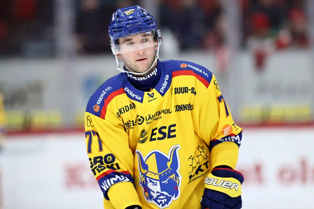 Jukureista lähtöpassit saanut siirtyy suomalaisvalmentajan alaisuuteen