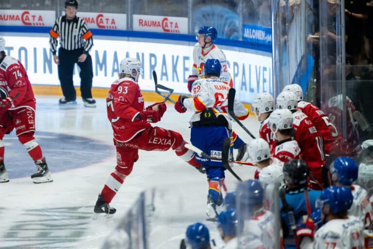 Jokerien pelissä lensivät hanskat – narripaidat voittoon rankkareilla