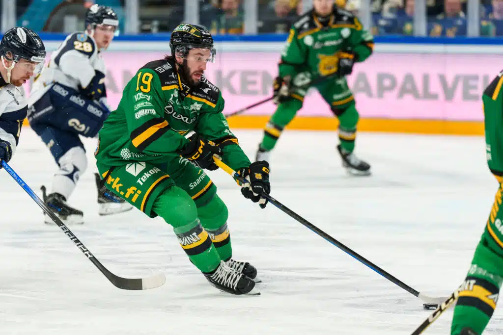 Ilves-hyökkääjä siirtyy rapakon taakse