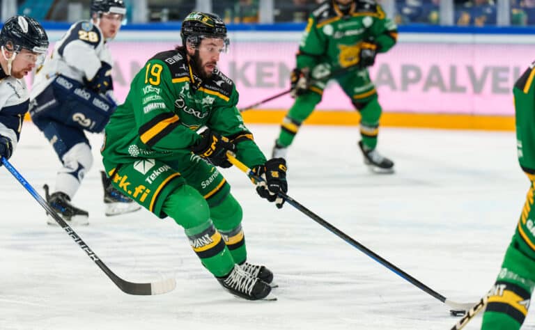 Ilves-hyökkääjä siirtyy rapakon taakse