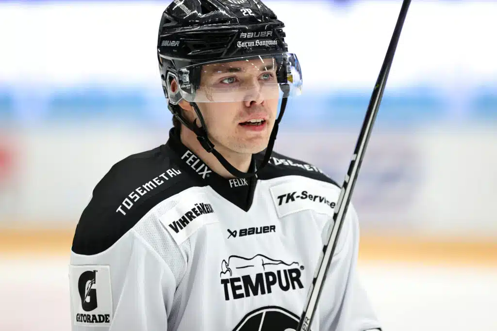 Yli 300 ottelua Liigassa pelanneen suomalaispakin ura jatkuu eksoottisessa jääkiekkomaassa