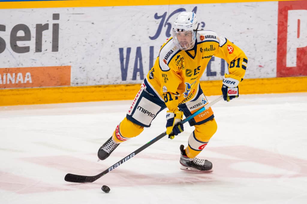 Liigassakin käväissyt NHL-konkari pistää hokkarit naulaan