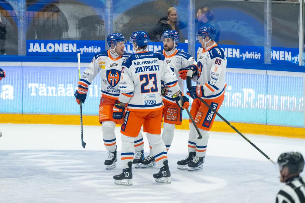 Tapparan johto kasvaa Liigassa – Ässät sai kunnolla turpaansa Tapparan johto kasvaa Liigassa – Ässät sai kunnolla turpaansa