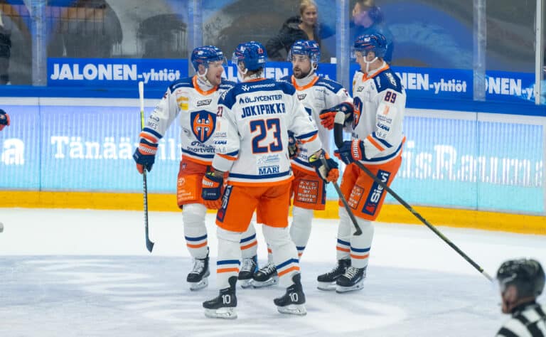 Tapparan johto kasvaa Liigassa – Ässät sai kunnolla turpaansa Tapparan johto kasvaa Liigassa – Ässät sai kunnolla turpaansa