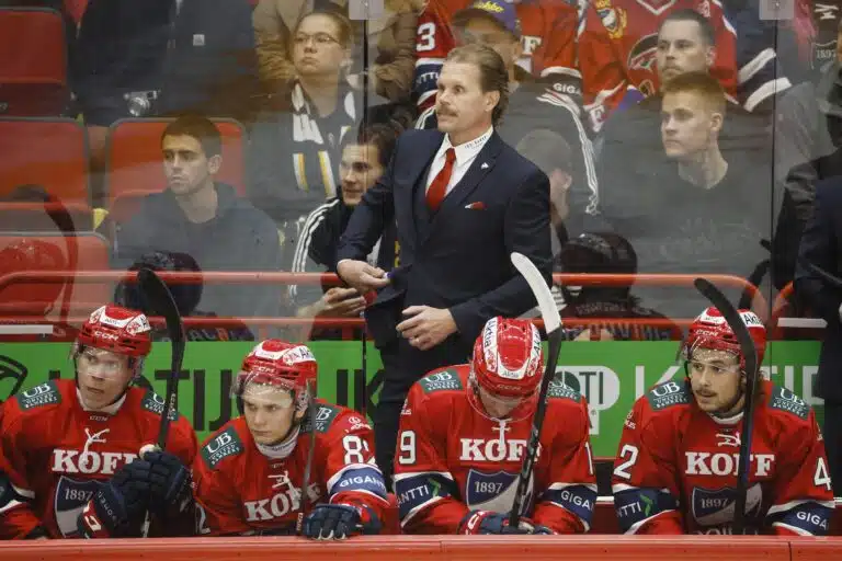 Miksi HIFK:lta putoaa syksystä toiseen pelaajia sairastuvalle? Janne Pesonen kertoi näkemyksensä IL:lle